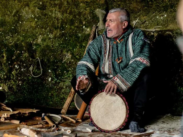 Initiation à la Musique Préhistorique à La Roque Saint-Christophe