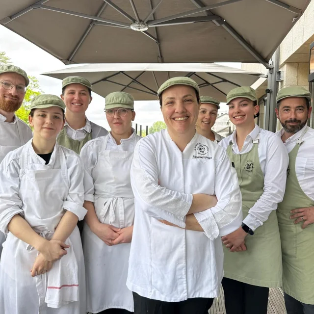 Fabienne Eymard et l’équipe - Restaurant le Moulin de l'Imaginaire à Terrasson