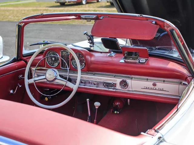 Rallye touristique en Dordogne - Mercedes 300SL