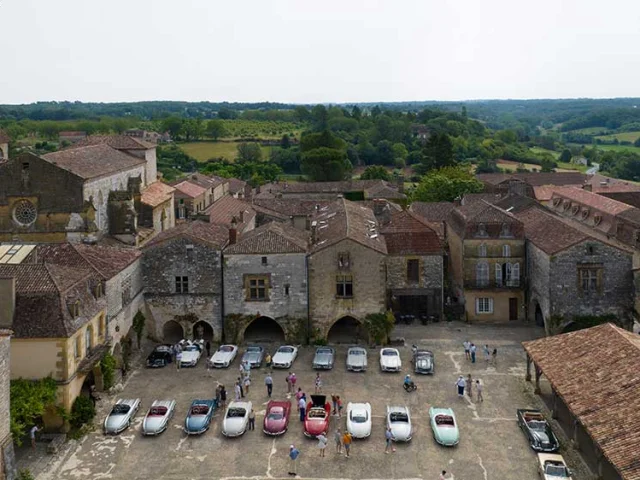 Rallye touristique en Dordogne - Mercedes 300SL - Monpazier