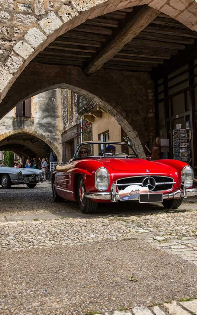 Rallye touristique en Dordogne - Mercedes 300SL - Monpazier