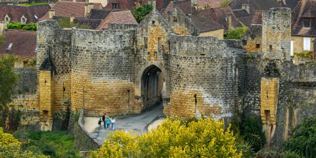 La Porte des Tours, village de Domme en Dordogne Périgord