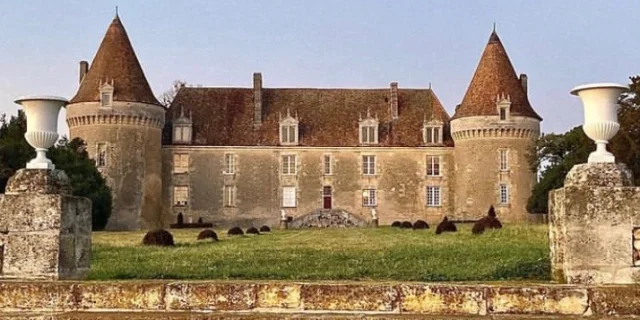 Chateau De Beauvais