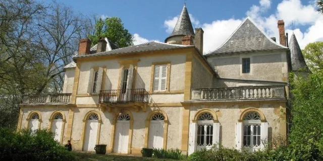 Chateau De Belsis