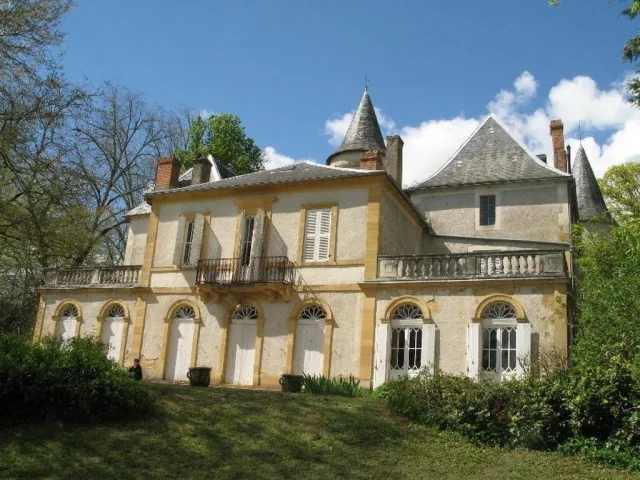 Chateau De Belsis