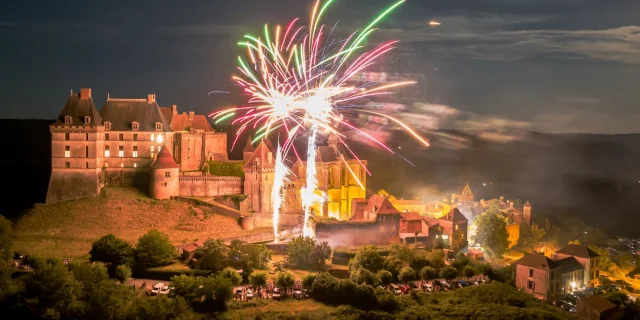 Feu d'artifice au château De Biron © Déclic et décolle