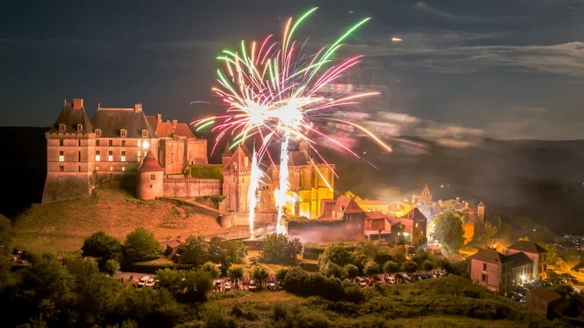 Feu d'artifice au château De Biron © Déclic et décolle