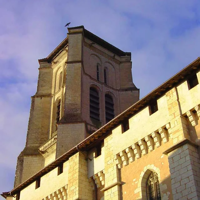 L'église de Saint-Astier et son clocher fortifié