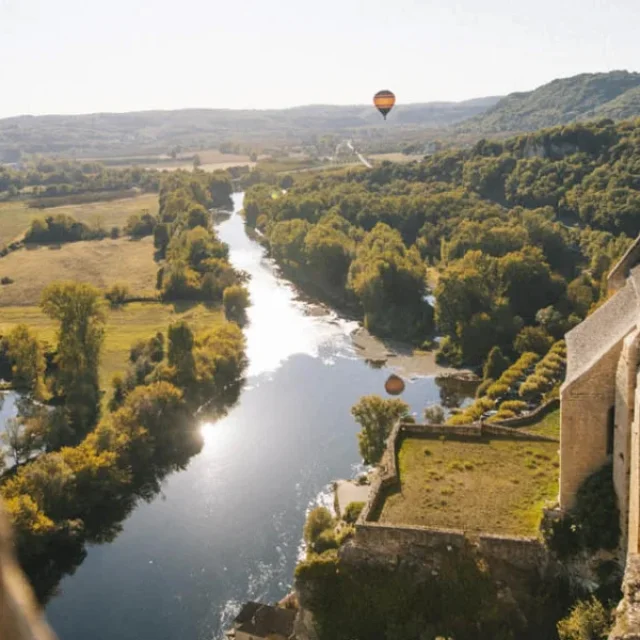 Panorama sur la Vallée de la Dordogne depuis le château de Beynac