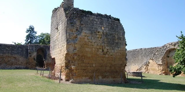 Chateau De Molieres 2