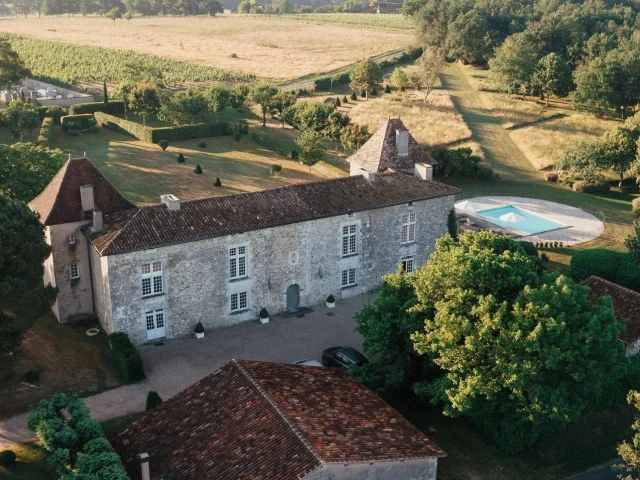 Manoir De Puymangou