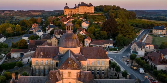 France, Dordogne (24), Périgord Blanc, Hautefort, Château de Hautefort,(vue aérienne)//France, Dordogne, White Perigord, Hautefort, Castle of Hautefort, (aerial view)