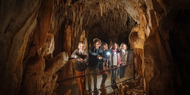 Petite Aventure Souterraine Copyright Grotte De Villars Par Remi Flament