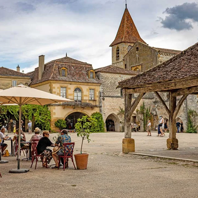 Bastide de Monpazier - Place des Cornières