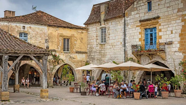 Bastide de Monpazier - Place des Cornières