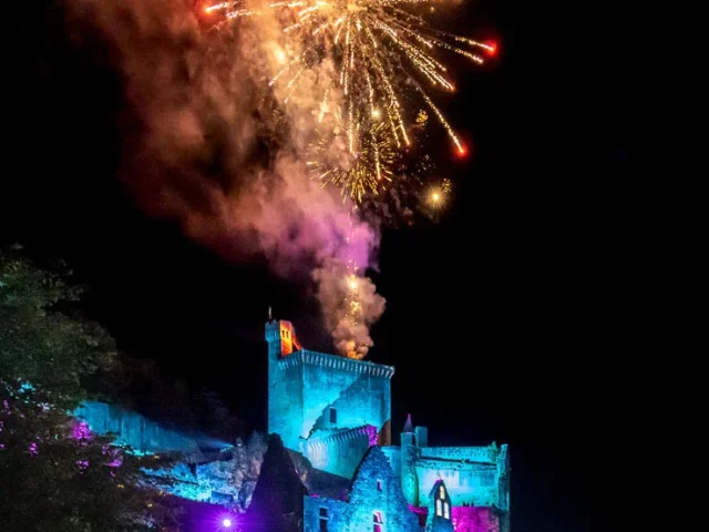 Soiree Magique Chateau Dordogne Feu Dartifice Fs6a0494 Chateau De Commarque Declicdecolle