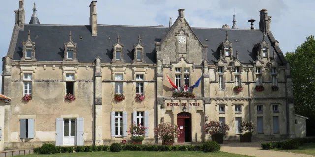 Chateau Mairie 1